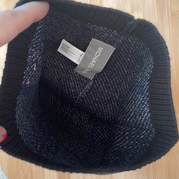 Brand New Michael Kors Black & Blue Knit Beanie Hat w/  Metal Logo Accent - Picture 13 of 15